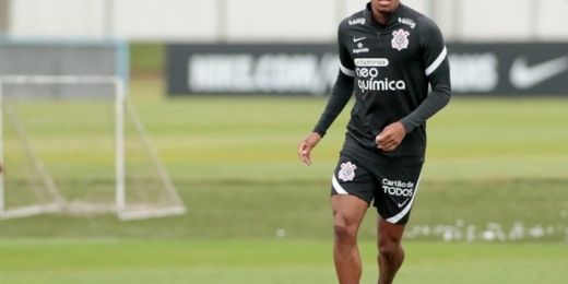 Corinthians recebe proposta do Apoel pelo atacante Léo Natel