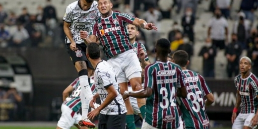 Corinthians tem baixo aproveitamento em escanteios, e Sylvinho busca aperfeiçoar jogada