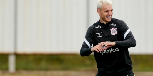 Corinthians vê rescisão de Roger Guedes 'andar', mas cautela segue