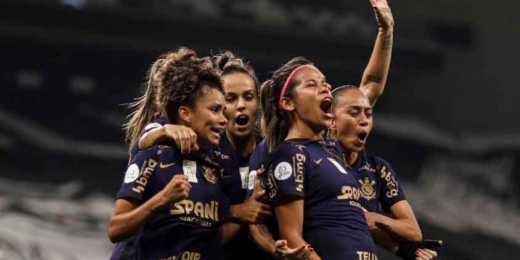 Corinthians vence o Palmeiras no Brasileiro Feminino e é tricampeão