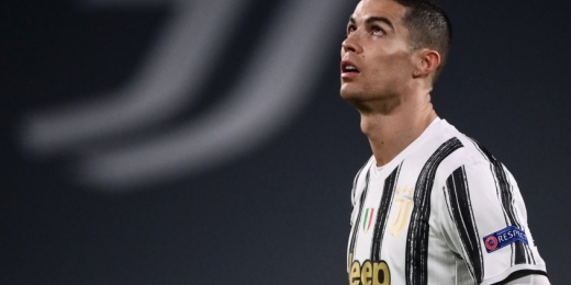 Cristiano Ronaldo celebra temporada da Juventus: 'Não persigo recordes, recordes me perseguem'
