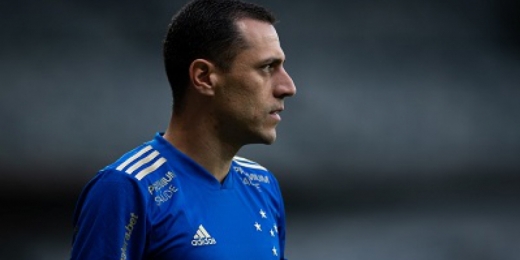 Cruzeiro libera Rômulo para viagem à Itália antes de estreia na Série B