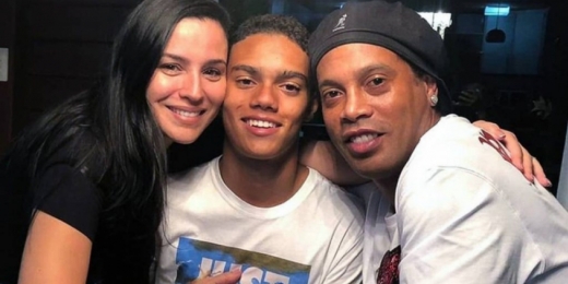Dançarina fala sobre dificuldades de filho do Ronaldinho Gaúcho no futebol: 'Existe maldade'