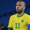 Daniel Alves diz que Brasil se comportou bem mesmo com um jogador a menos: ‘Criamos chances’
