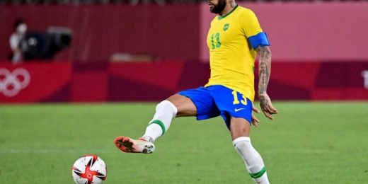 Daniel Alves diz que Seleção jogou bem, lamenta chances perdidas e fala sobre pênaltis: 'O destino quis assim'