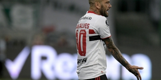 Daniel Alves não foi procurado pelo Coritiba, afirma clube