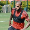 Daniel Alves treina com bola de novo e sinaliza retorno aos gramados pelo São Paulo