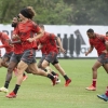 David Luiz participa do treino do Flamengo, mas deve ser desfalque contra o Athletico-PR