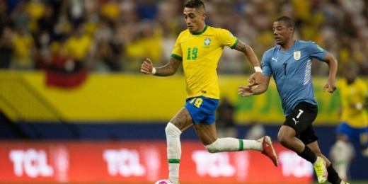 De 'famoso quem' a titular absoluto, Raphinha aproveita início meteórico pela Seleção Brasileira