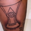 De volta, Deyverson tatua taça do Decacampeonato do Palmeiras