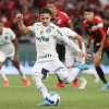 Decisivo, Raphael Veiga iguala Djalminha em gols de pênalti e segue fazendo história pelo Palmeiras