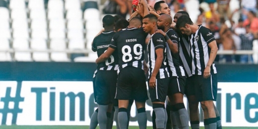 Derrota para o Corinthians é um dos 10 maiores públicos do Botafogo na história do Nilton Santos; veja a lista!