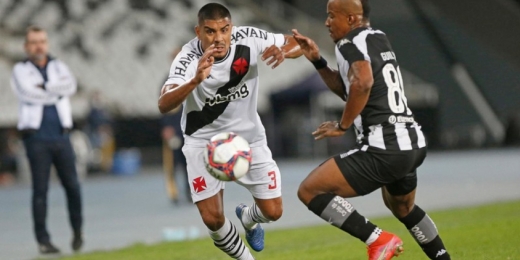 Desorganização defensiva e posse improdutiva marcam derrota do Vasco no clássico com o Botafogo