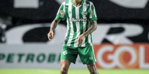 Destaque diante do Santos, Vitor Mendes projeta jogo difícil contra o Palmeiras