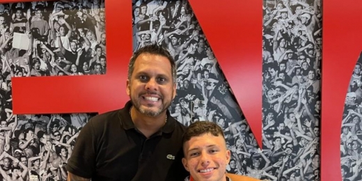 Destaque do sub-17 do Flamengo, goleiro Lucão assina primeiro contrato profissional