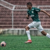 Destaque na base do Palmeiras, Vareta assina primeiro contrato profissional com o clube