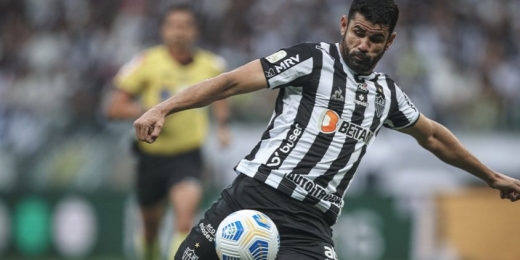 Diego Costa acena possibilidade de acerto com o Corinthians, que mantém cautela e espera treinador
