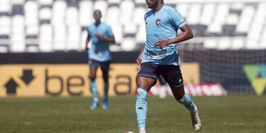Diego Gonçalves treina com o grupo e se aproxima de retorno no Botafogo