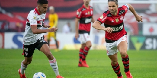 Diego rebate Reinaldo em goleada do Flamengo sobre o São Paulo: 'Você é um velho bobo. Vira homem, otário'