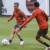 Diego treina normalmente com o grupo do Flamengo pela primeira vez desde a lesão na coxa direita
