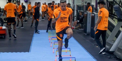 Dois dias antes do Dérbi, Corinthians faz treino interno dentro de sua academia