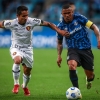 Douglas Costa alfineta a diretoria do Grêmio e cita o Corinthians como exemplo