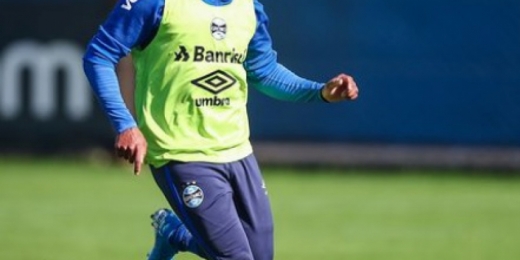 Douglas Costa analisa a sua estreia com a camisa do Grêmio