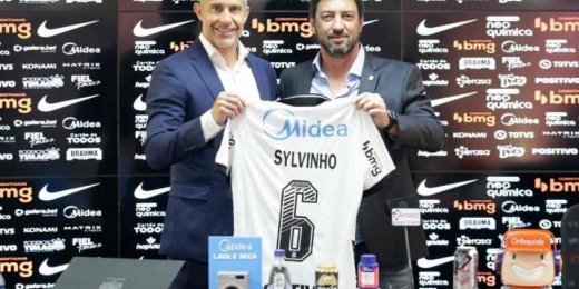 Duílio garante permanência de Sylvinho no Corinthians para 2022 e elogia trabalho do treinador