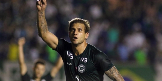 Ele tem a força! Rafael Moura chega no Rio de Janeiro para assinar com o Botafogo