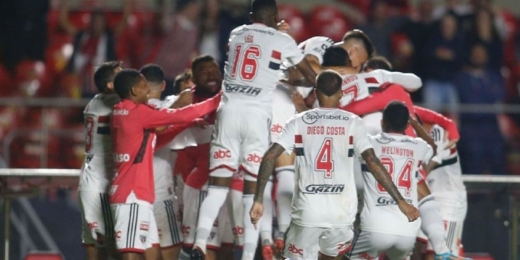 Eleito craque da partida, Pablo Maia comemora primeiro gol como profissional no São Paulo