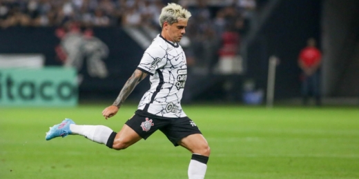 Eleito craque do jogo contra o Santo André, Fagner valoriza vitória do Corinthians: 'Feliz pelo resultado'