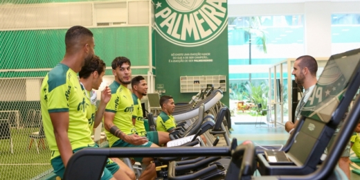 Elenco do Palmeiras recebe orientações sobre viagem para o Mundial e adaptação em Abu Dhabi