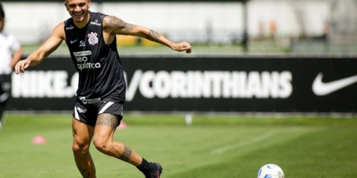 Elogiado por Sylvinho, Fábio Santos vai superar marca de jogos do técnico como jogador do Corinthians