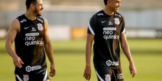 Em 2021, Cantillo e Giuliano ditaram o ritmo do meio-campo do Corinthians