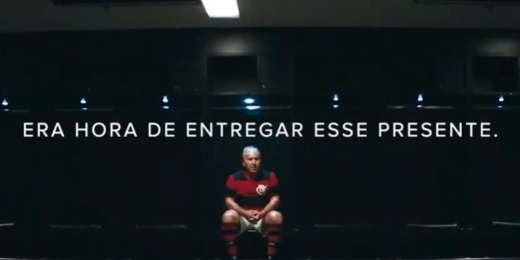 Em ação dos Dia dos Pais, Zico marca gol 335 no Maracanã e se emociona em homenagem a Seu Antunes