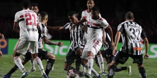 Em busca de sua primeira vitória no Campeonato Brasileiro, São Paulo enfrenta o Santos na Vila Belmiro
