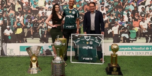 Em despedida, Deyverson recebe homenagem do Palmeiras no CT: 'Saio daqui como palmeirense'