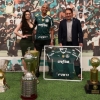 Em despedida, Deyverson recebe homenagem do Palmeiras no CT: ‘Saio daqui como palmeirense’