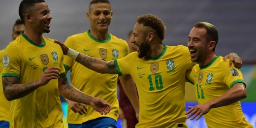 Em fase artilheira, Marquinhos vibra com mais um gol marcado pelo Brasil: 'Feliz em poder ajudar'