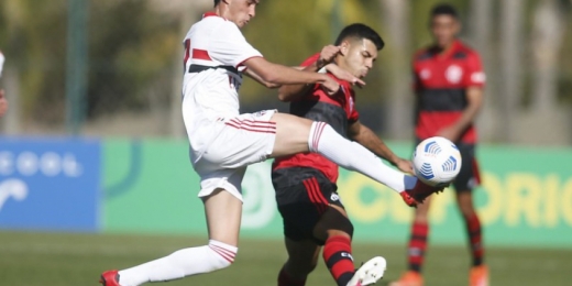 Em jogo agitado, São Paulo e Flamengo empatam em Cotia na ida da semifinal do Brasileiro sub-17