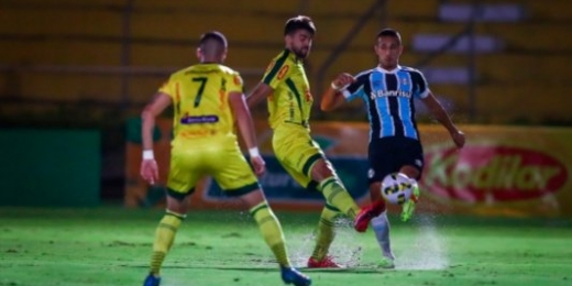 Em jogo com duas viradas, Mirassol mostra força, vence e elimina o Grêmio na Copa do Brasil