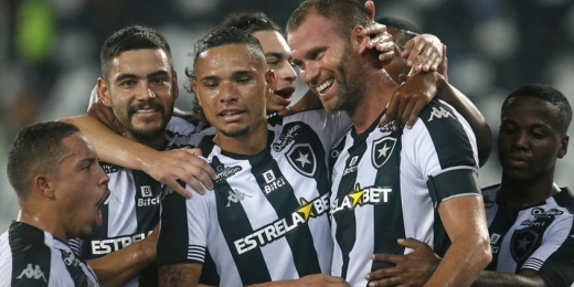Em noite histórica para Joel Carli, argentino marca e Botafogo goleia o Volta Redonda no Carioca