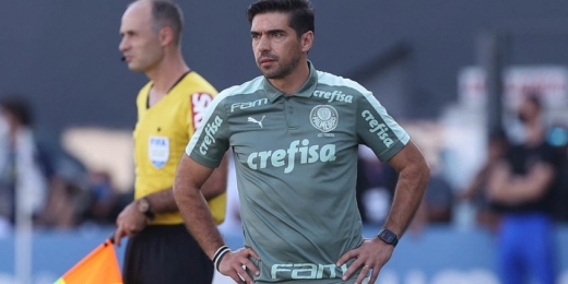 Em Portugal, Abel Ferreira decidirá com a família se aceitará oferta de renovação do Palmeiras
