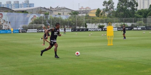 Em véspera de jogo-treino, elenco do Corinthians faz trabalho por setores