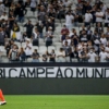 Em vitória do Corinthians, torcida provoca o Palmeiras: ‘Sou campeão do mundo, você não conseguiu’