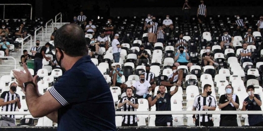 Enderson Moreira lamenta proibição da presença de torcedores do Botafogo no jogo contra o Goiás