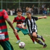 Entre meninos, Giovanna Waksman usa camisa 10, faz gol e classifica Botafogo à final de torneio sub-12
