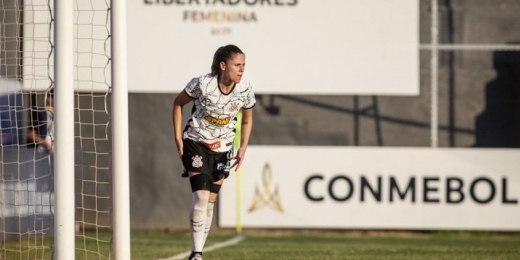 Erika sofre lesão no joelho durante treinamento e desfalca o Corinthians por longo período