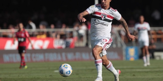 Especulado no Elche, Crespo tem interesse em dupla do São Paulo para reforçar clube espanhol