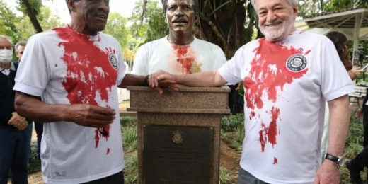 Ex-lateral-direito Zé Maria é homenageado pelo Corinthians com busto no Parque São Jorge